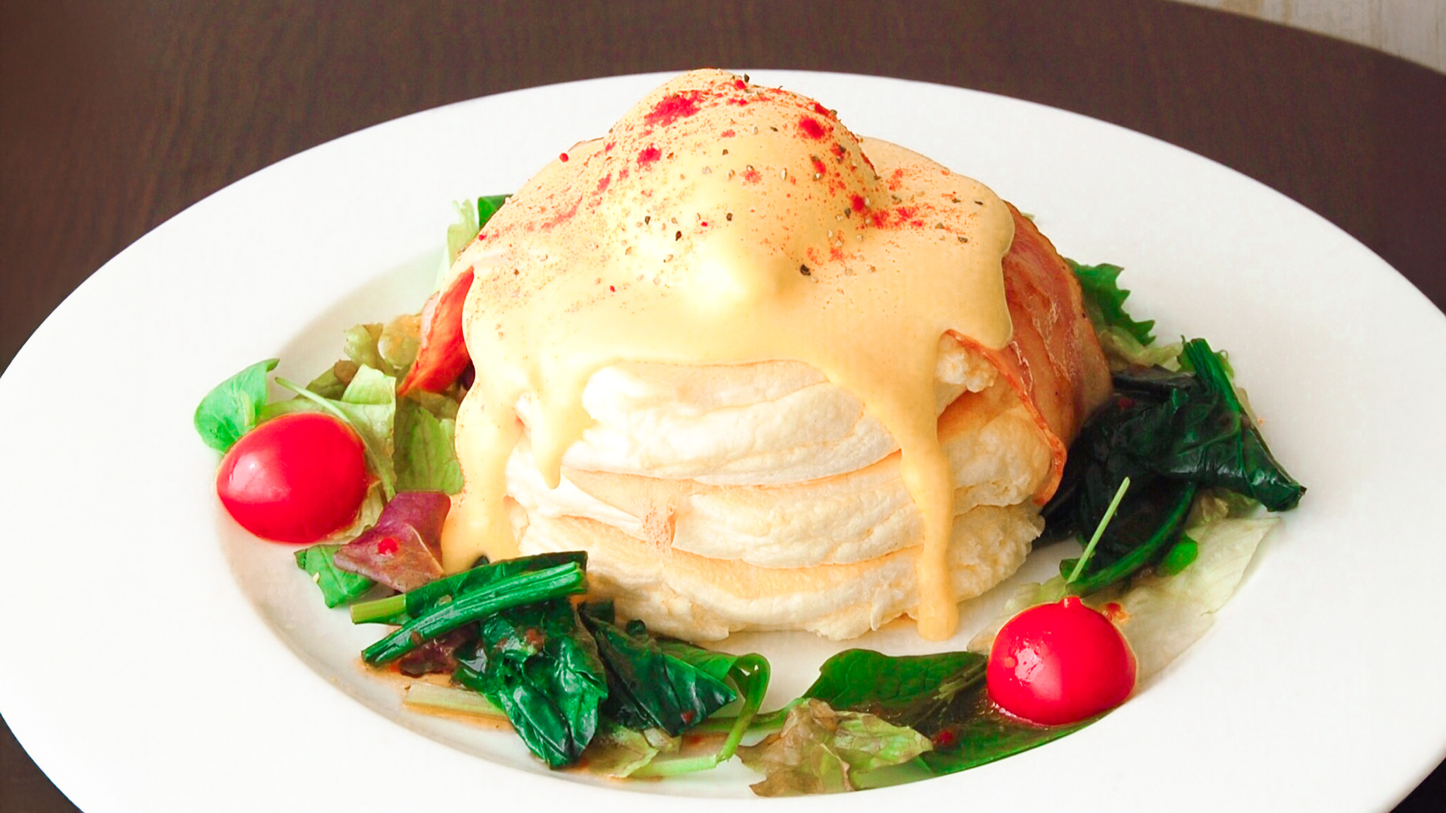 City Tour with Two Former Takarazuka Revue Stars & Pancake Chat